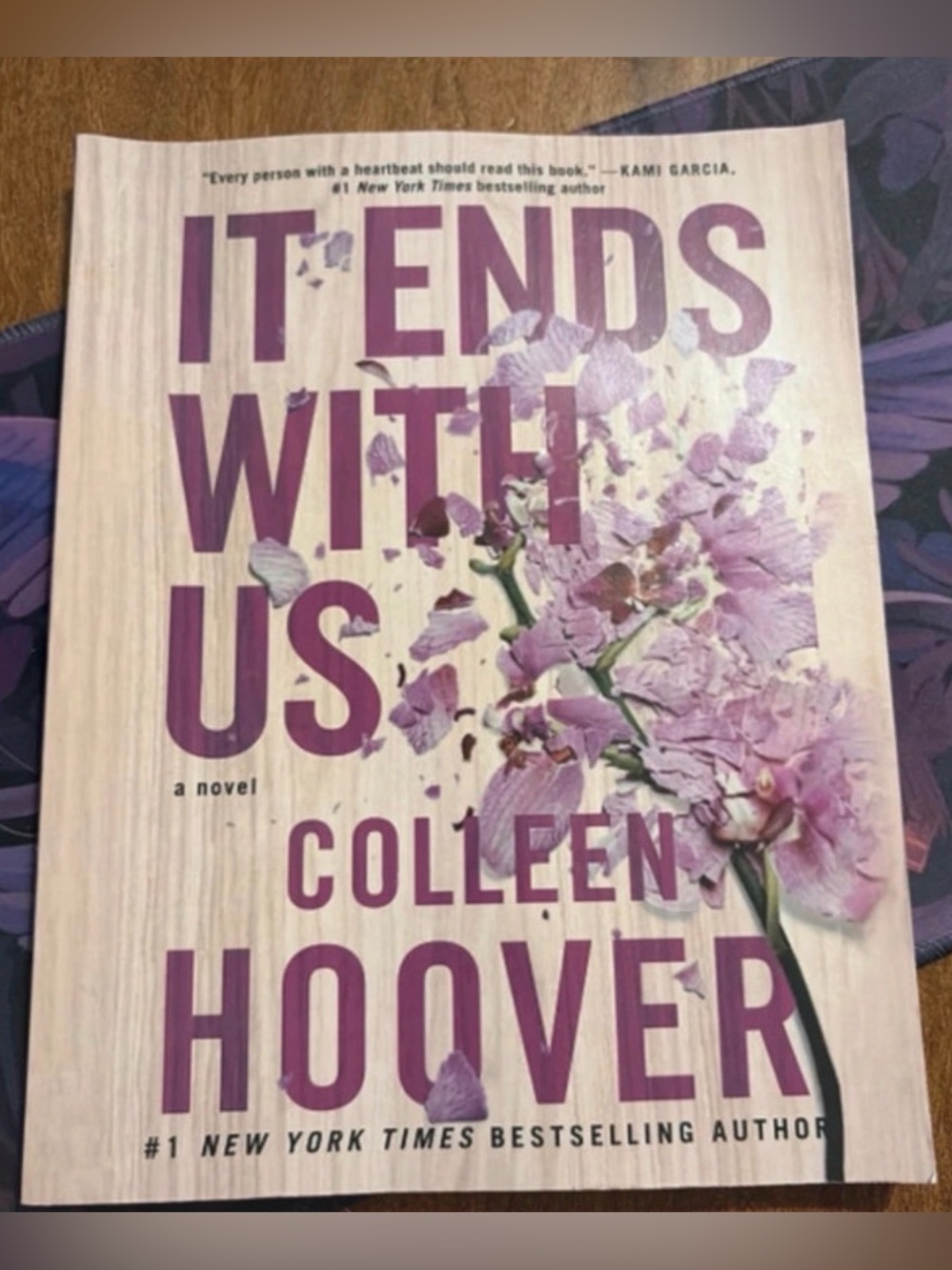 It ends With Us by Colleen Hoover *Large Format* Paperback BookTok Bestseller